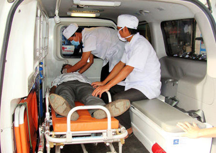 Dịch vụ xe cứu thương cần có nhân viên y tế