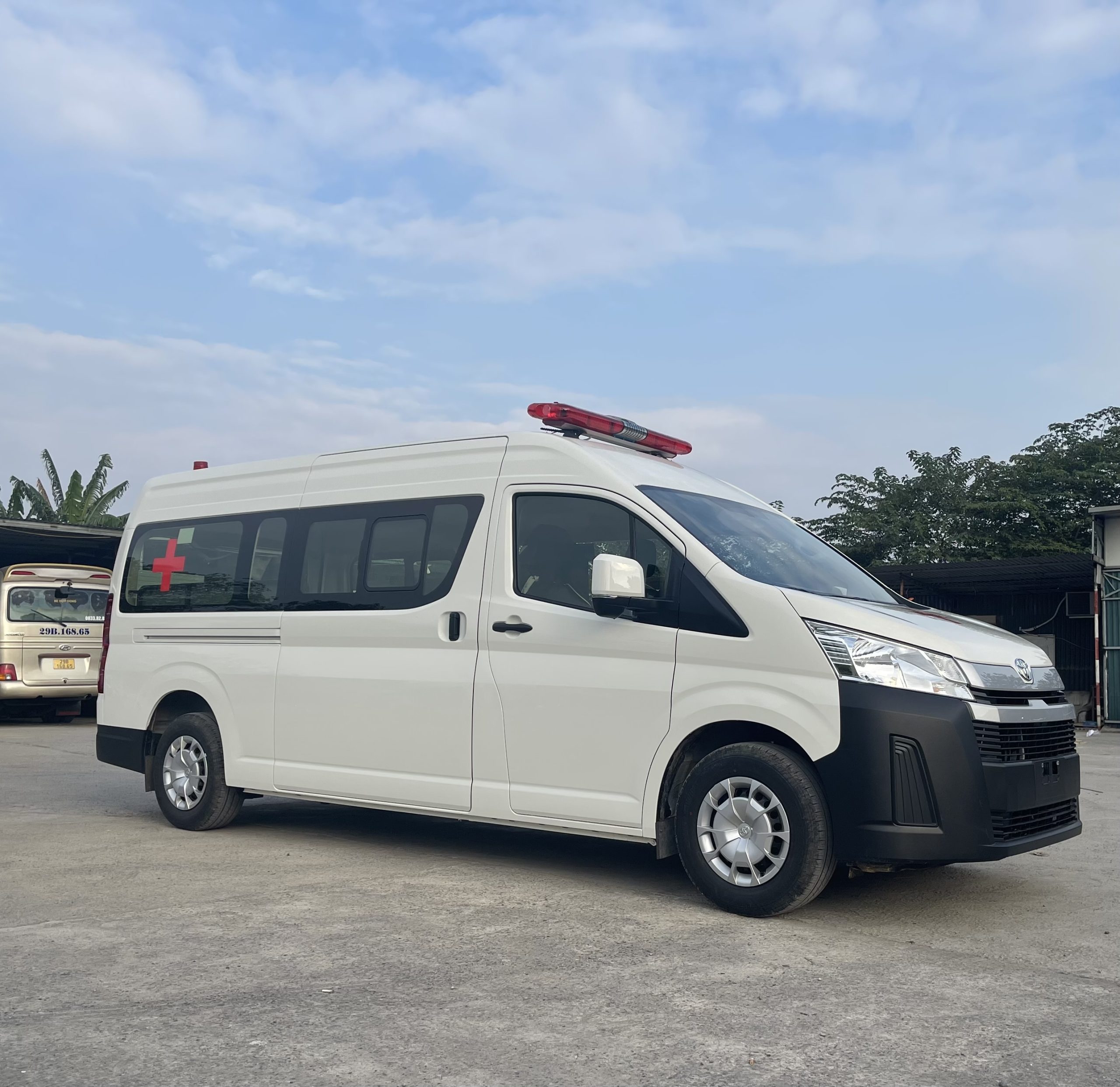 Xe ô tô cứu thương nhập khẩu có những ưu điểm vượt trội