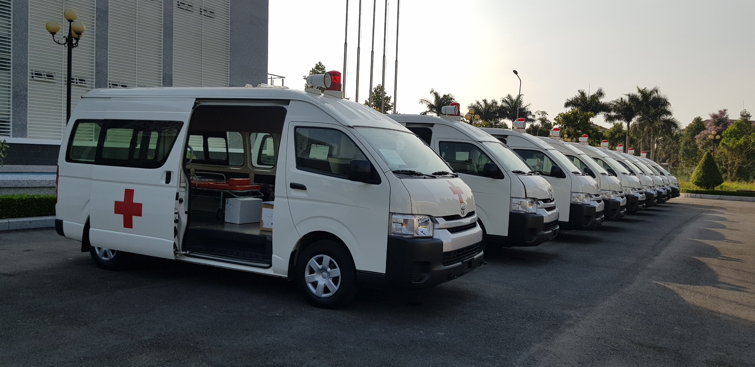 Xe cấp cứu nhập khẩu giá tốt